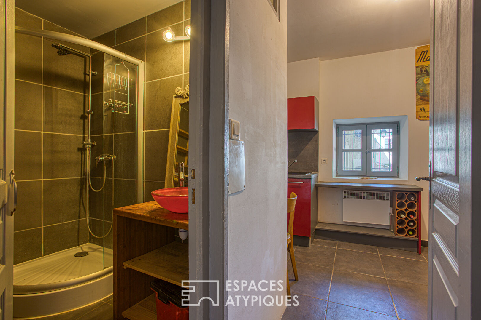 Appartement de charme avec cour extérieure en plein coeur de village