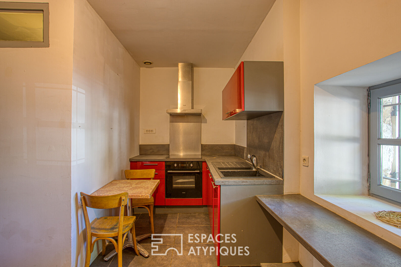 Appartement de charme avec cour extérieure en plein coeur de village