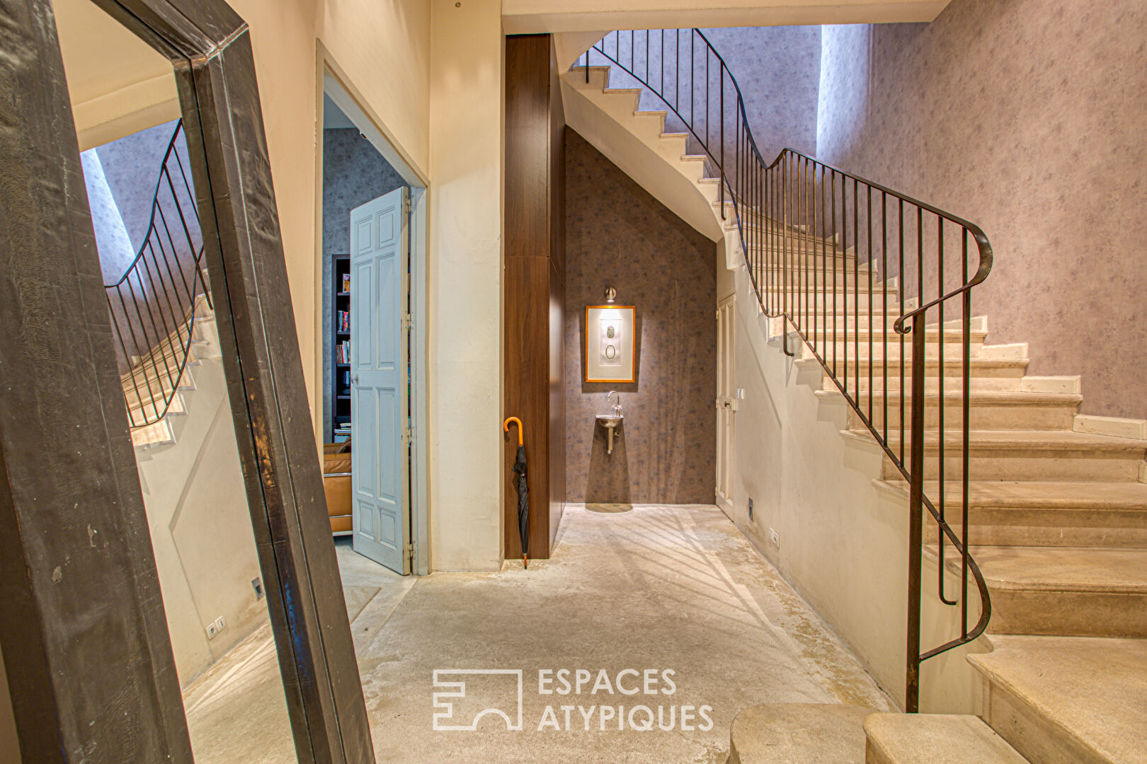 Maison de caractère, sublimée par un rosier Banks et une rénovation inspirée