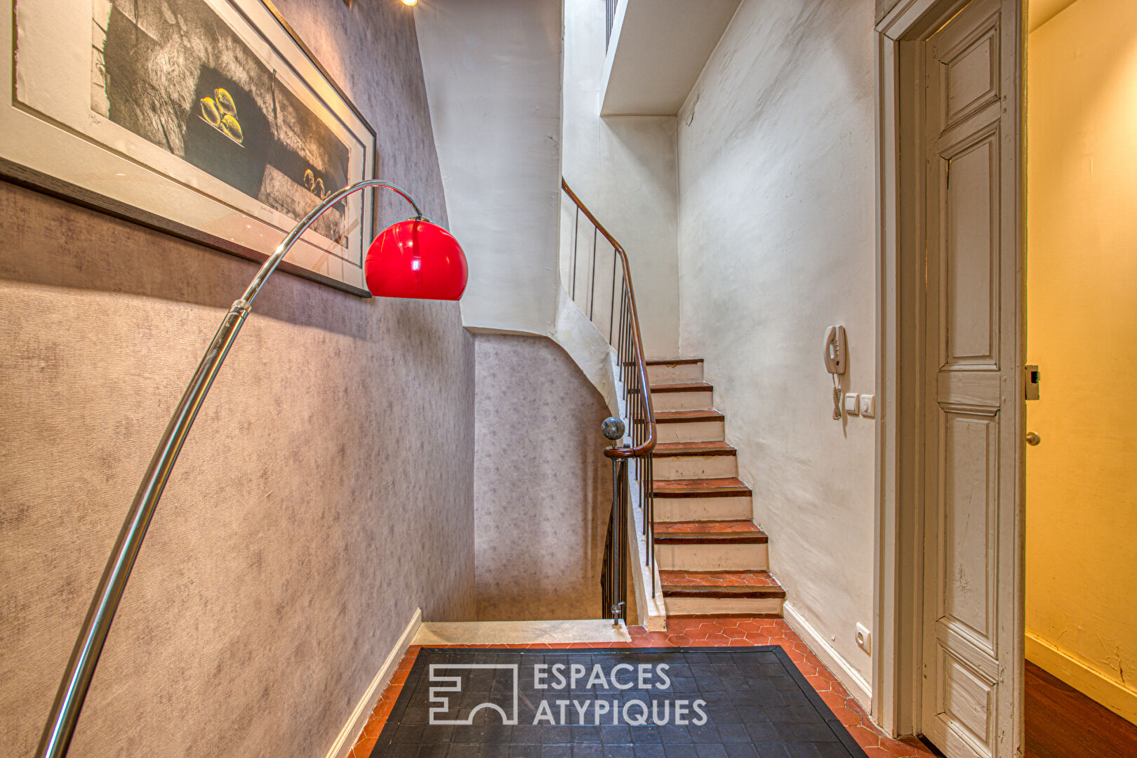 Maison de caractère, sublimée par un rosier Banks et une rénovation inspirée