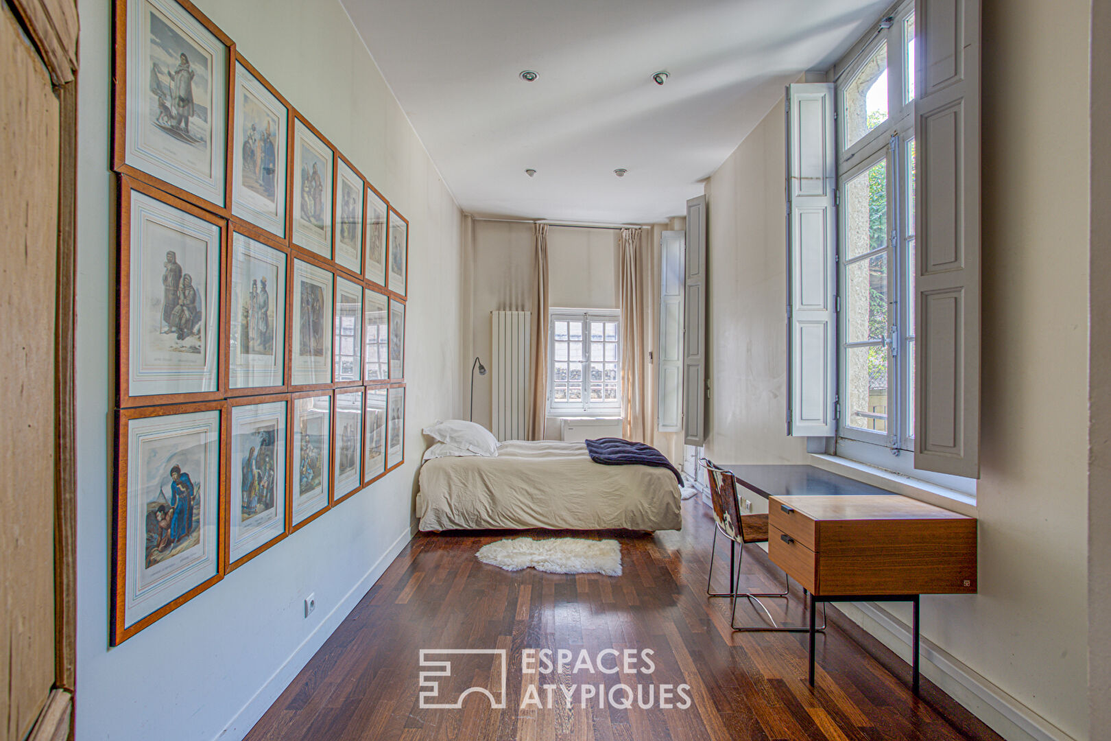Maison de caractère, sublimée par un rosier Banks et une rénovation inspirée