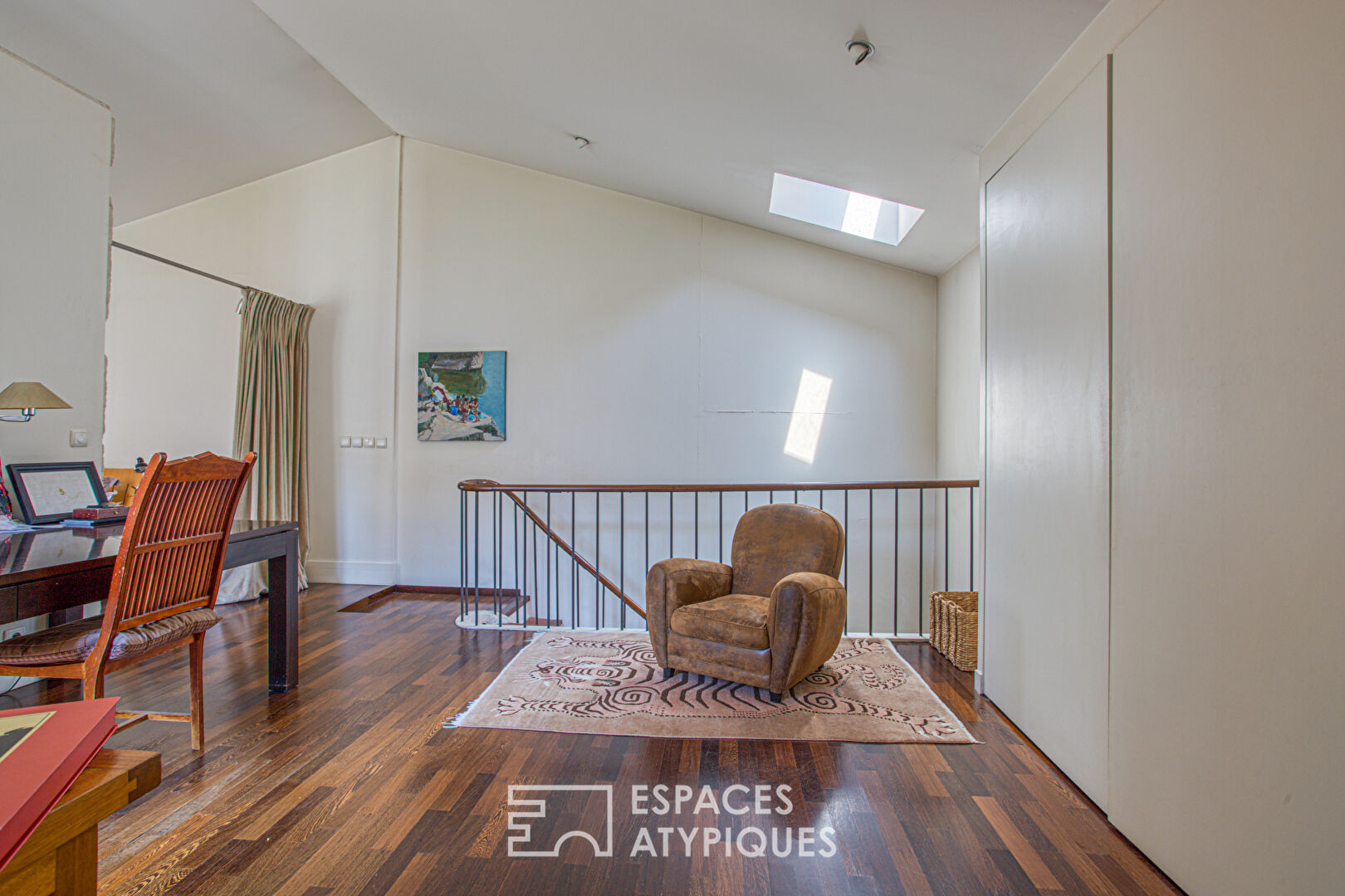 Maison de caractère, sublimée par un rosier Banks et une rénovation inspirée