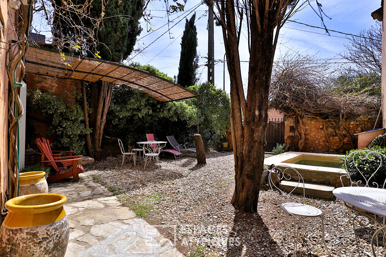 Charmant cottage en Luberon avec jardin et bassin