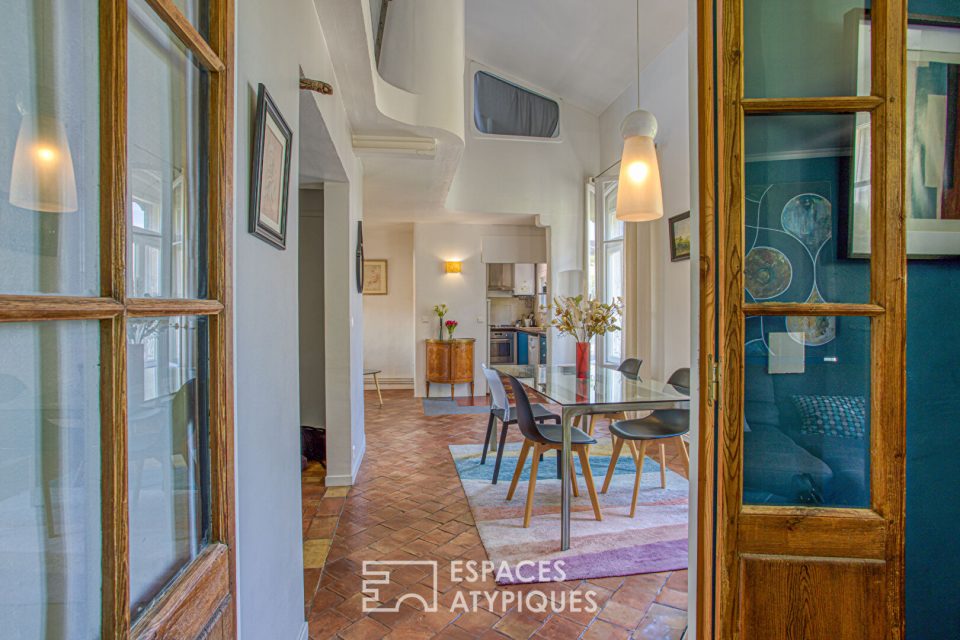 Appartement avec volumes et design sous les toits de la cité médiévale