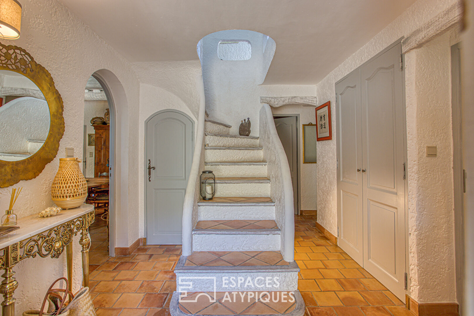 Dans un écrin de verdure, maison de caractère avec vue panoramique