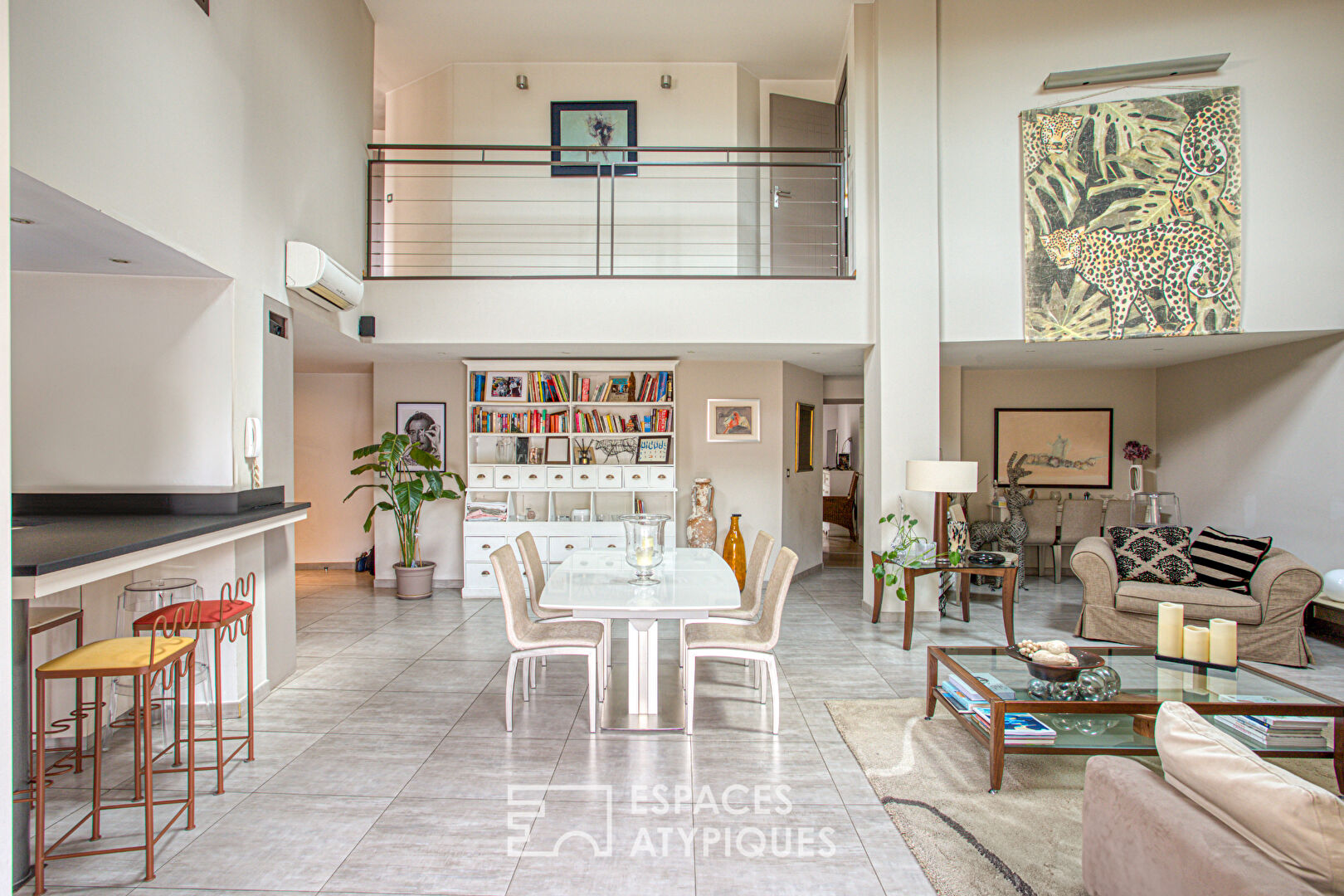 Spacieux duplex type loft avec terrasses et garage
