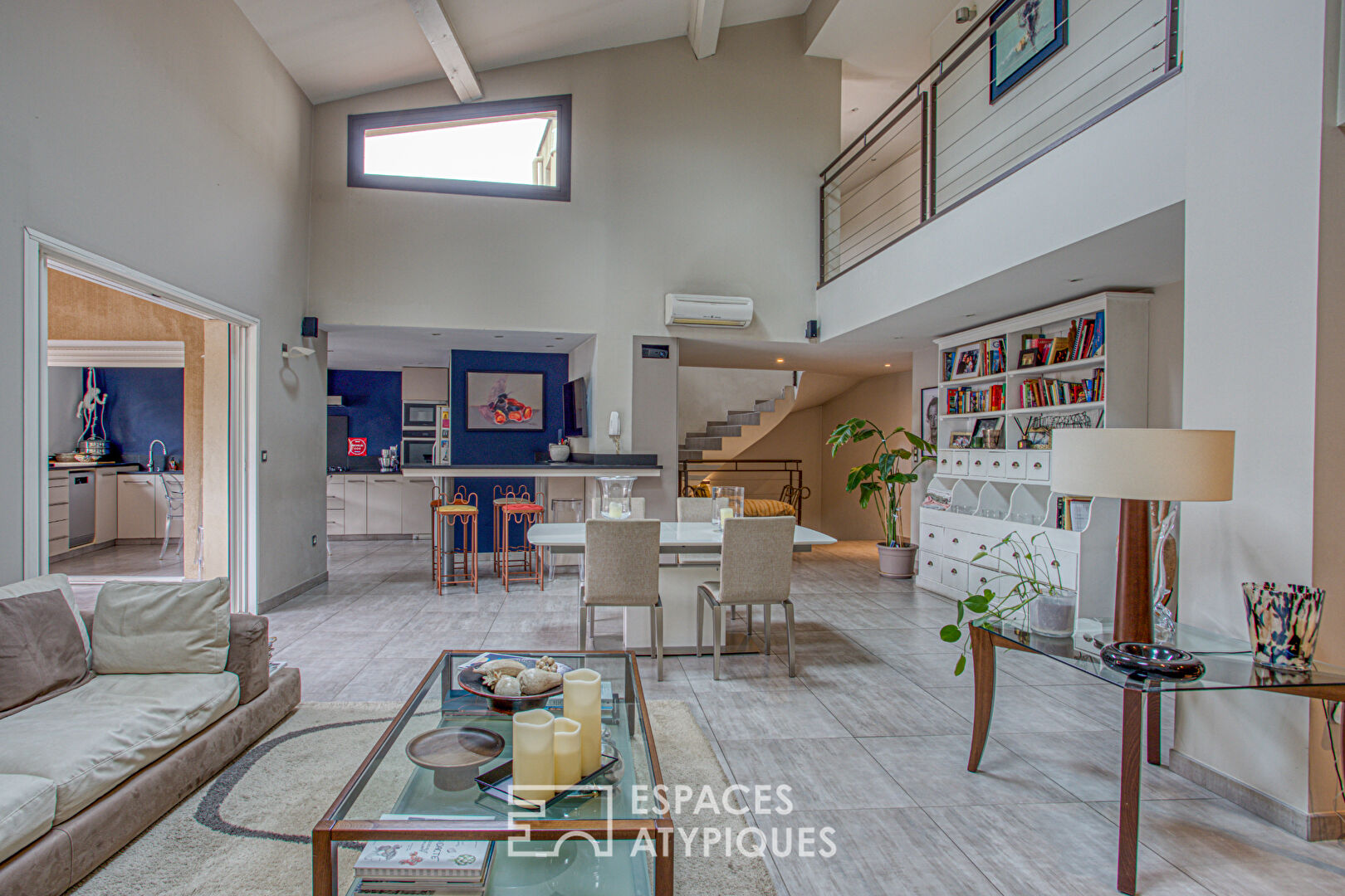 Spacieux duplex type loft avec terrasses et garage