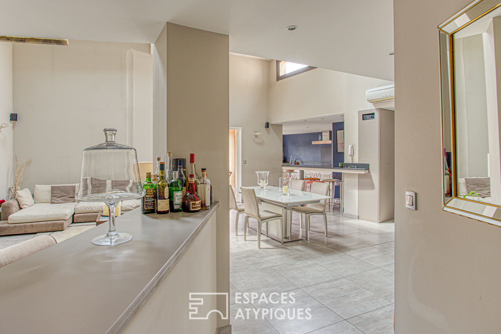 Spacieux duplex type loft avec terrasses et garage