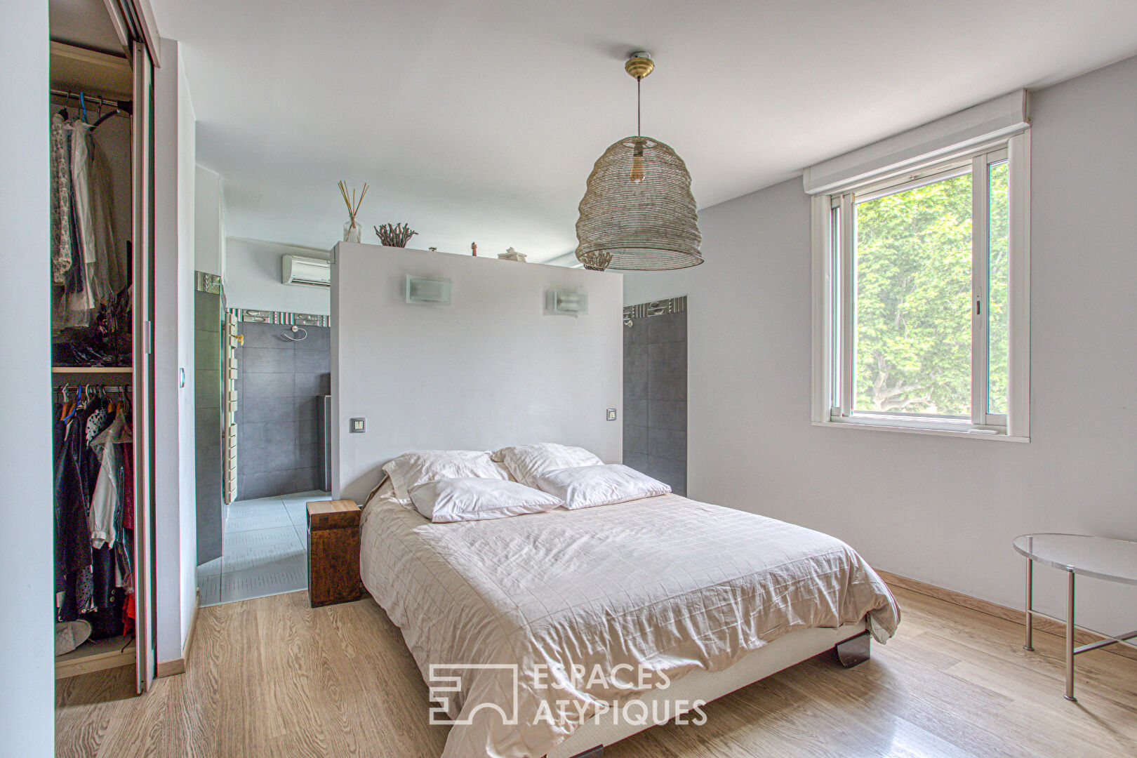 Spacieux duplex type loft avec terrasses et garage