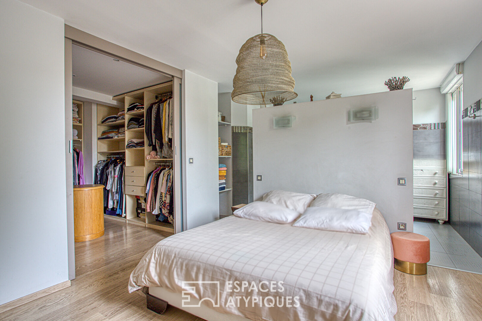 Spacieux duplex type loft avec terrasses et garage
