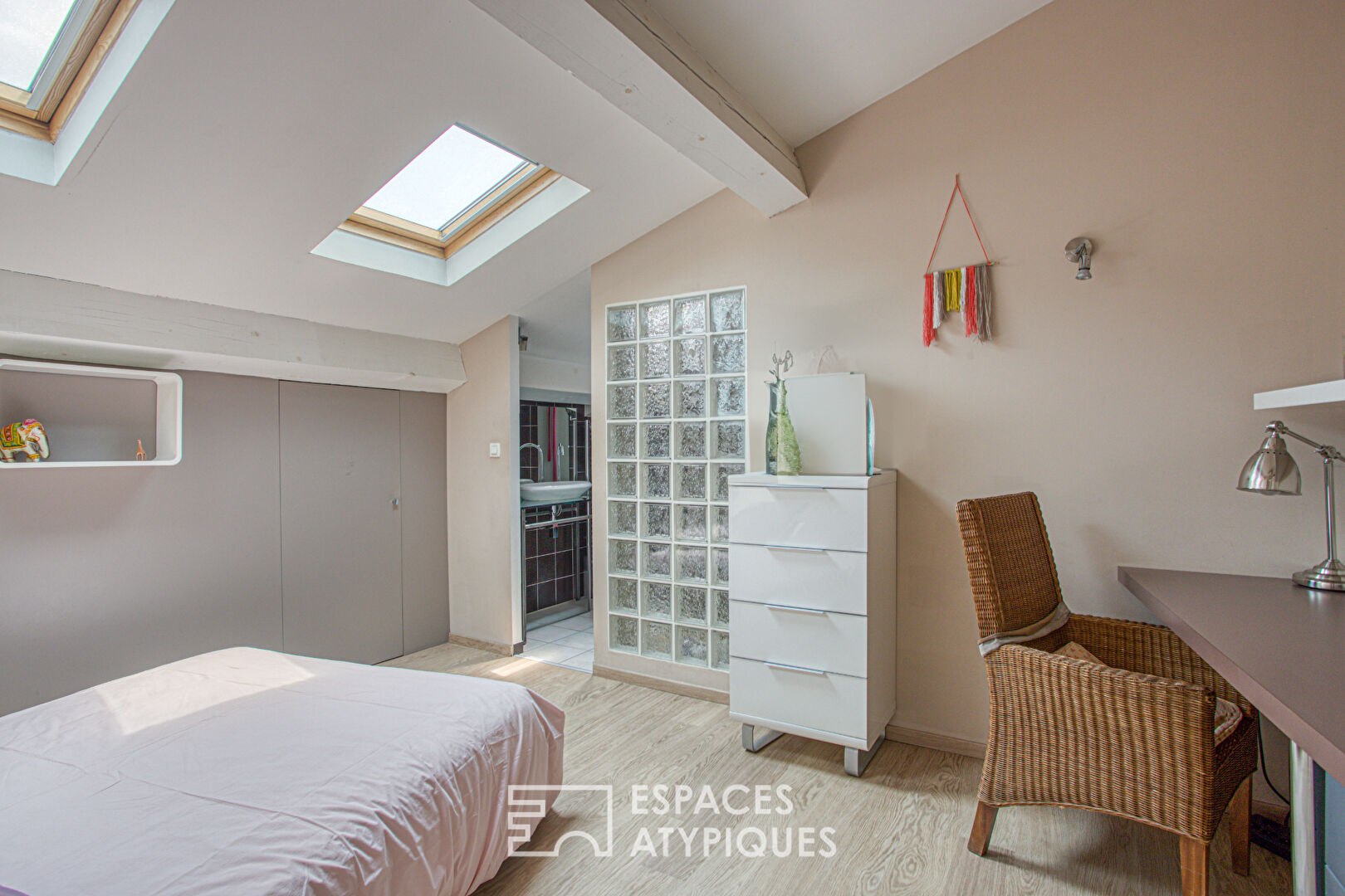 Spacieux duplex type loft avec terrasses et garage