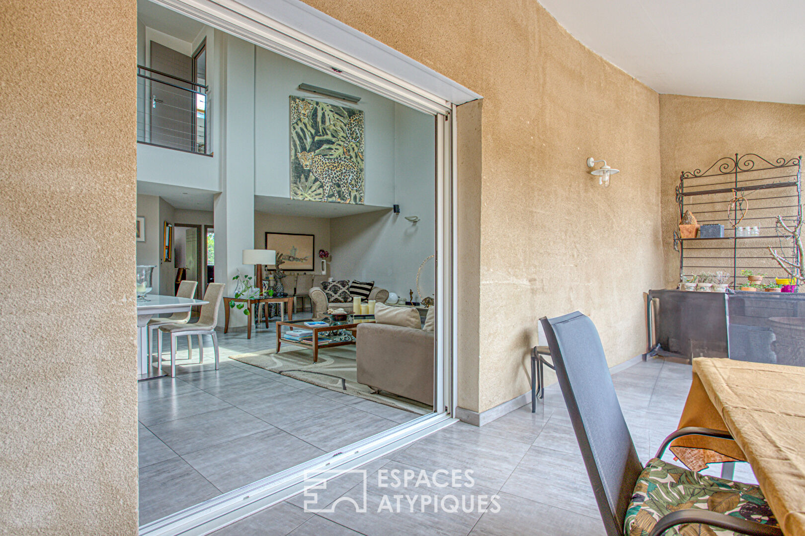 Spacieux duplex type loft avec terrasses et garage