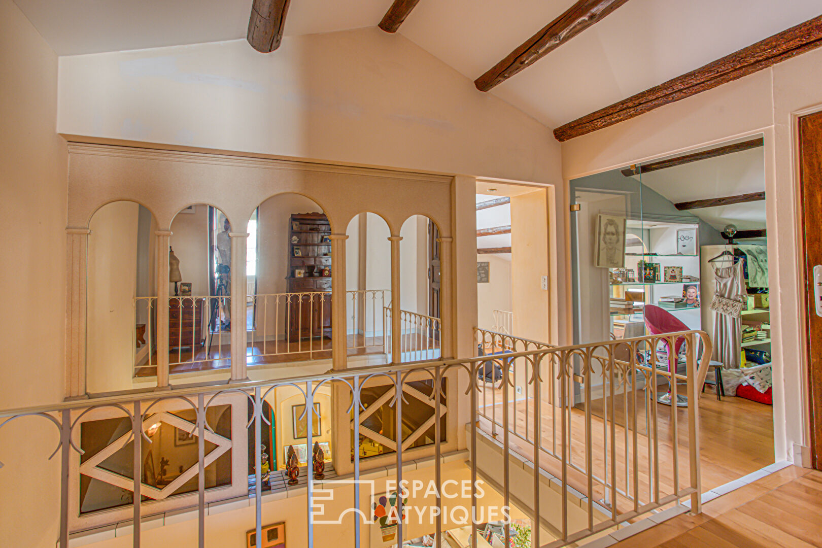 Maison de caractère avec piscines et véranda au coeur de Sablet