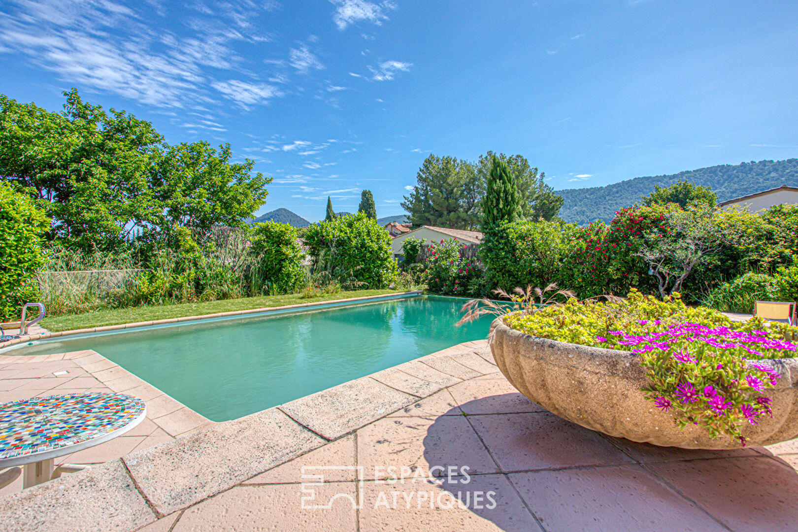Maison de caractère avec piscines et véranda au coeur de Sablet