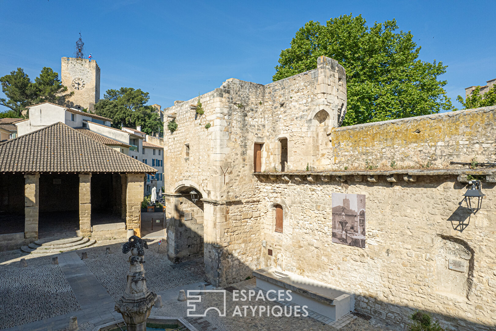 Charme et volumes pour ce T3  avec balcon en coeur de village