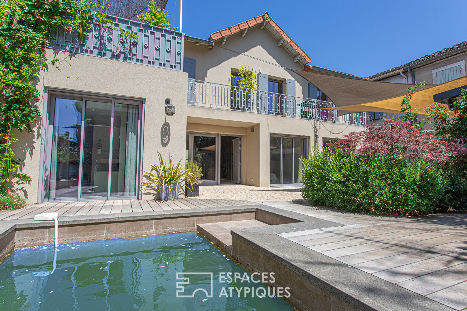 Maison entièrement rénovée miroir sur la Sorgue