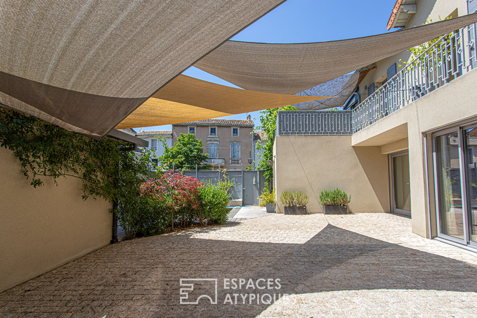 Maison entièrement rénovée miroir sur la Sorgue