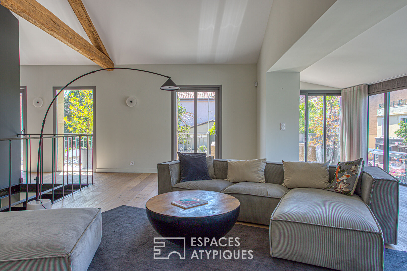 Maison entièrement rénovée miroir sur la Sorgue