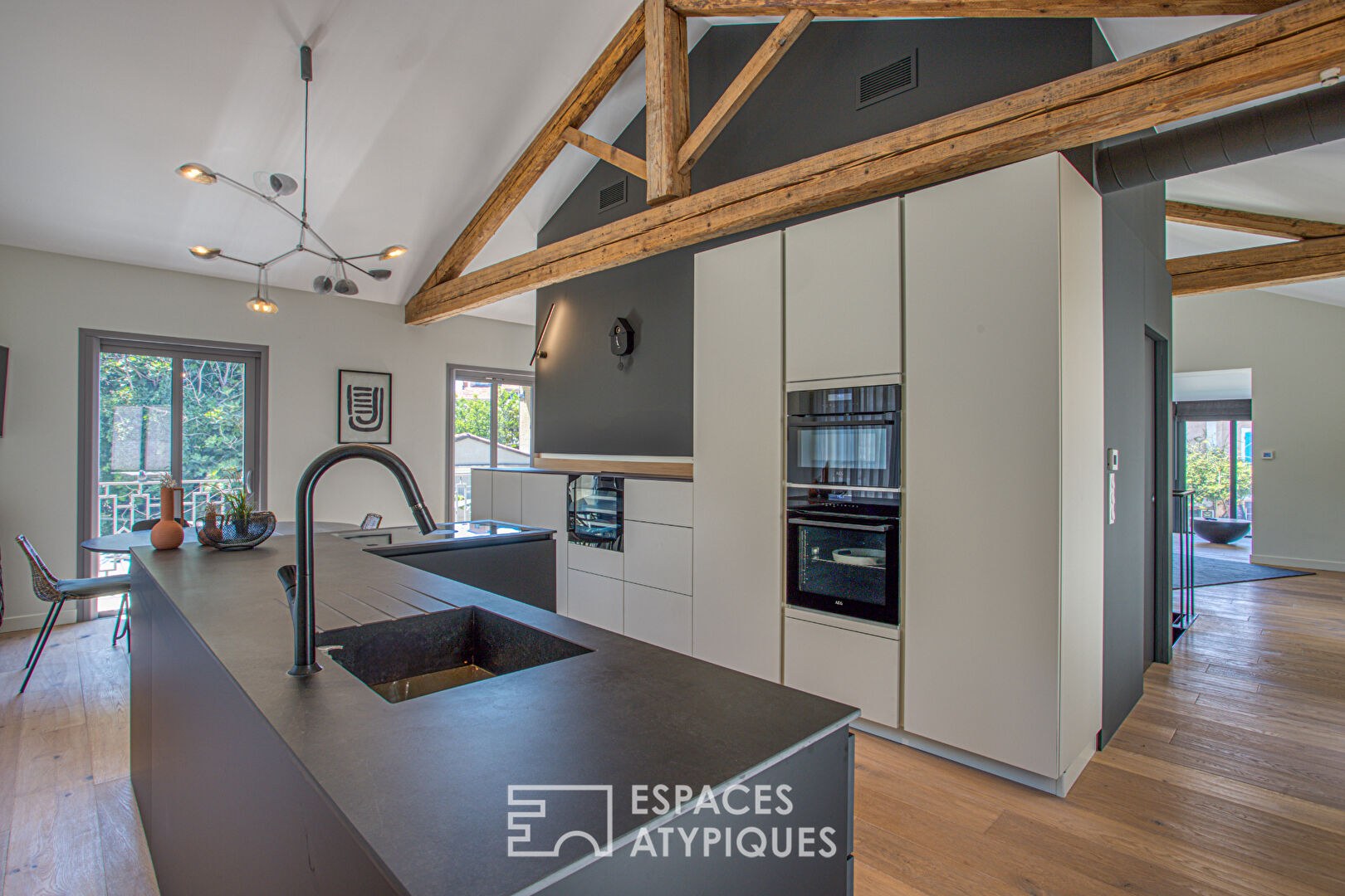 Maison entièrement rénovée miroir sur la Sorgue