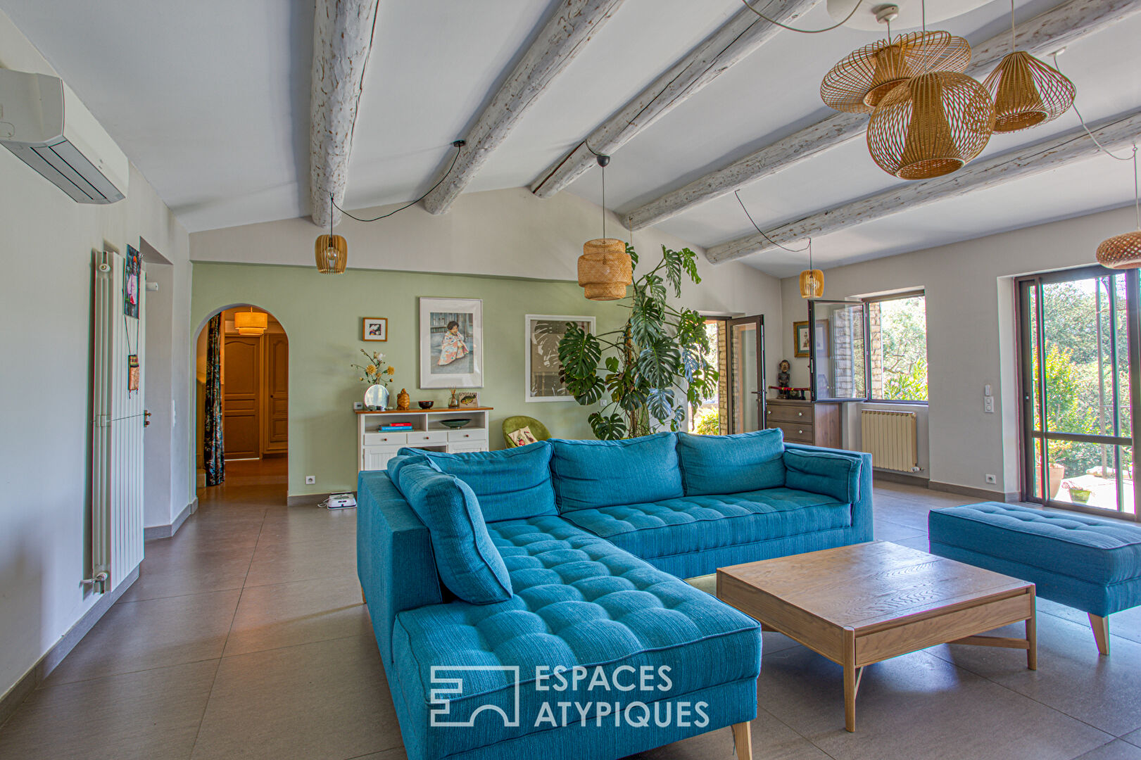 Charming hideaway with view and swimming pool in the heart of the Luberon