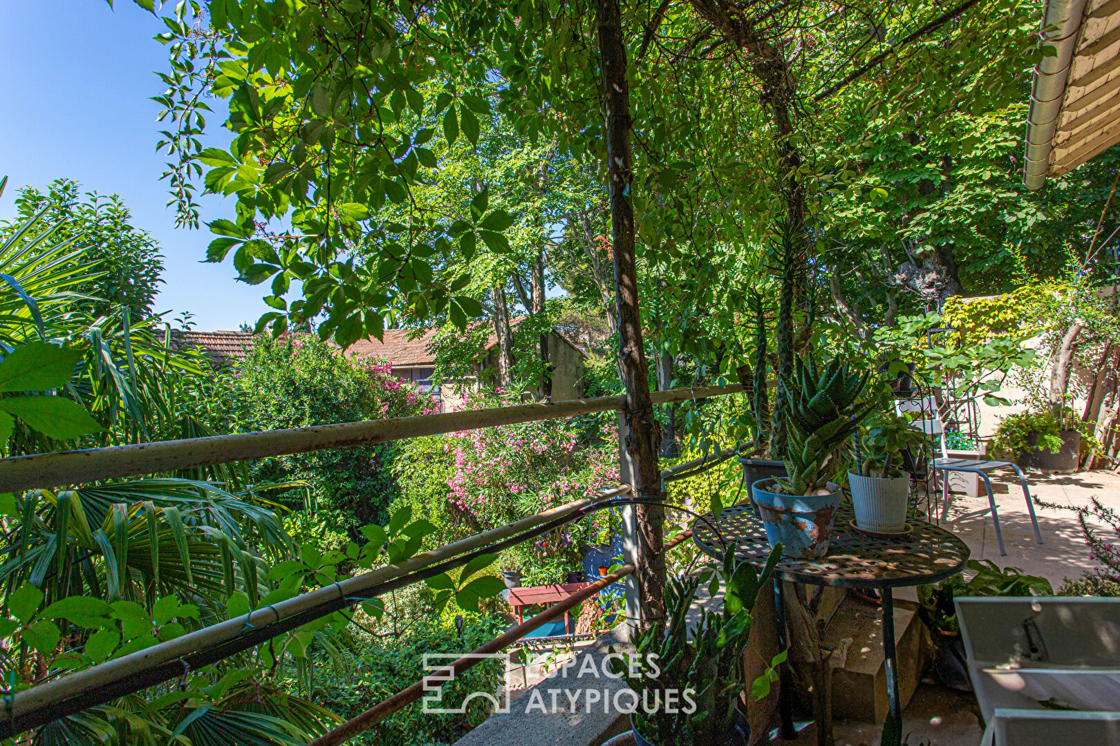 Ecrin de verdure haut en couleur aux portes d’Avignon