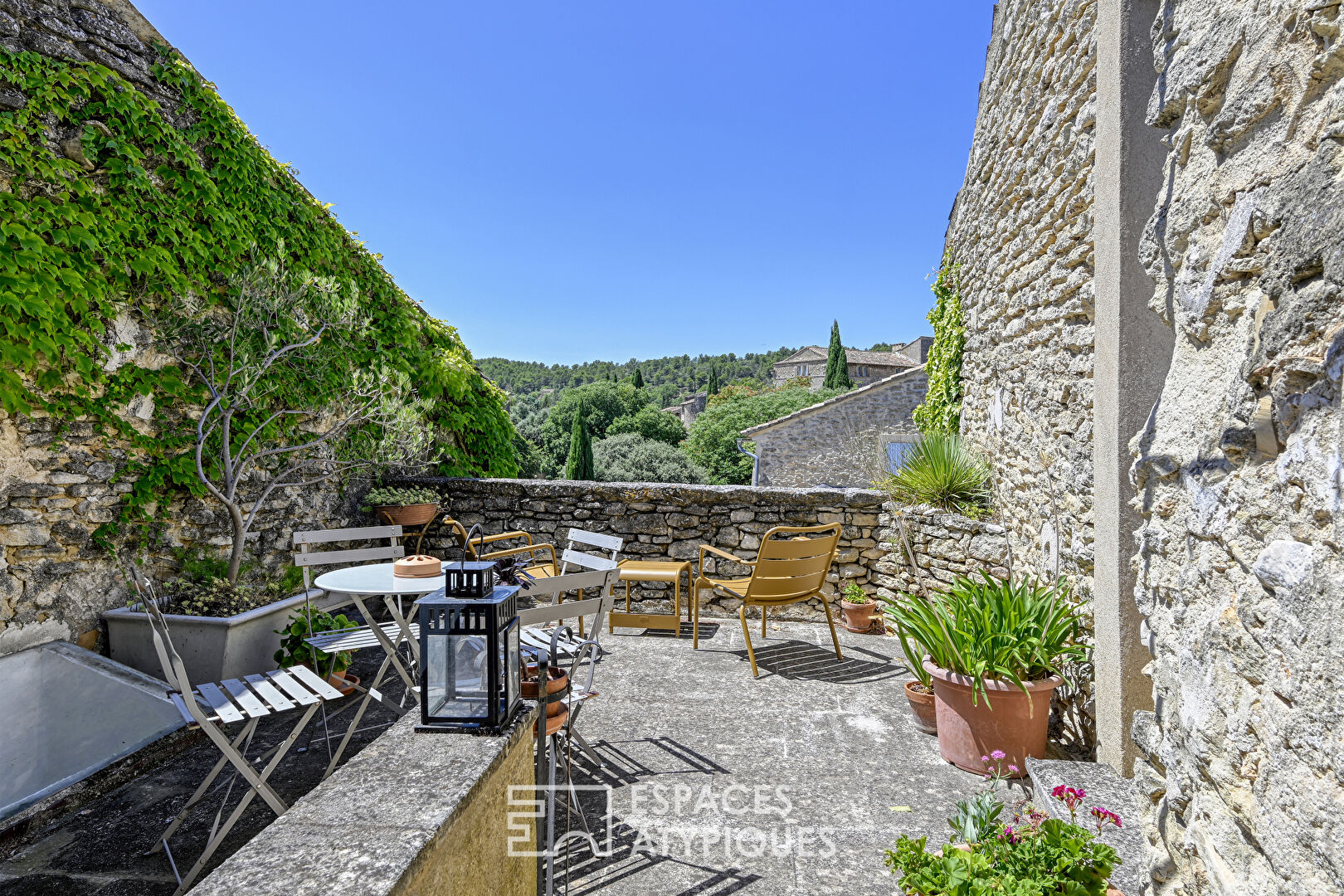 Maison de village au charme unique alliant caractère ancien et confort contemporain