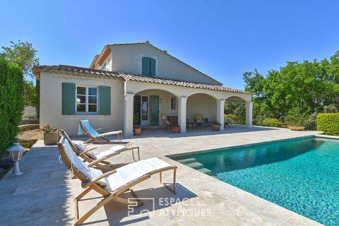 Un havre de paix  dans une chenaie au coeur du Luberon