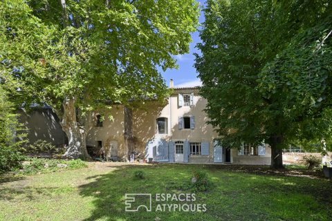 Bastide du XVII au coeur du Luberon avec atelier et potentiel d’aménagement