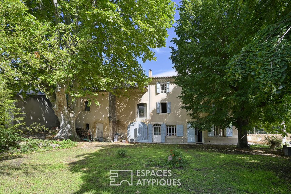 Bastide du XVII au coeur du Luberon avec atelier et potentiel d'aménagement