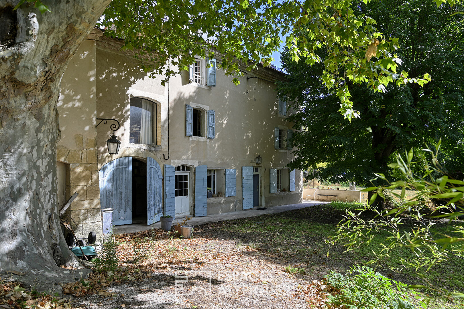 Bastide du XVII au coeur du Luberon avec atelier et potentiel d’aménagement