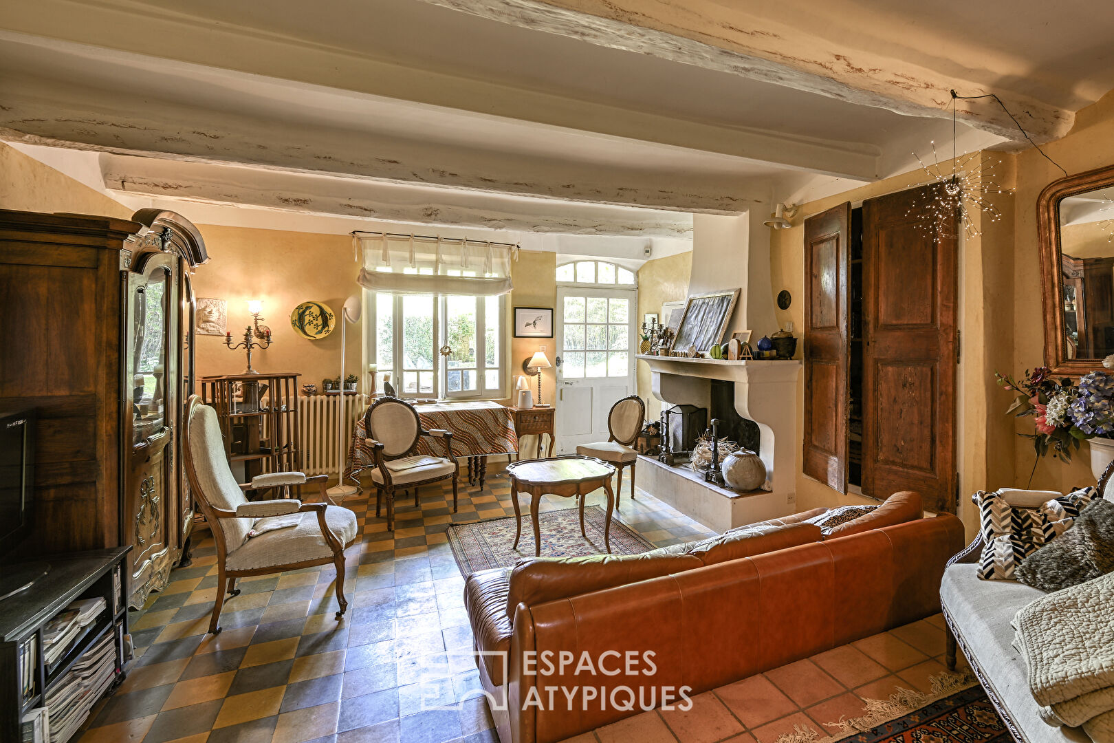 Bastide du XVII au coeur du Luberon avec atelier et potentiel d’aménagement