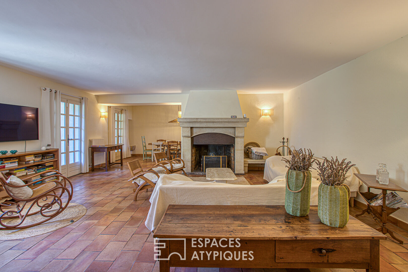 Charme et authenticité pour cette ancienne ferme provençale du XVIIIe siècle