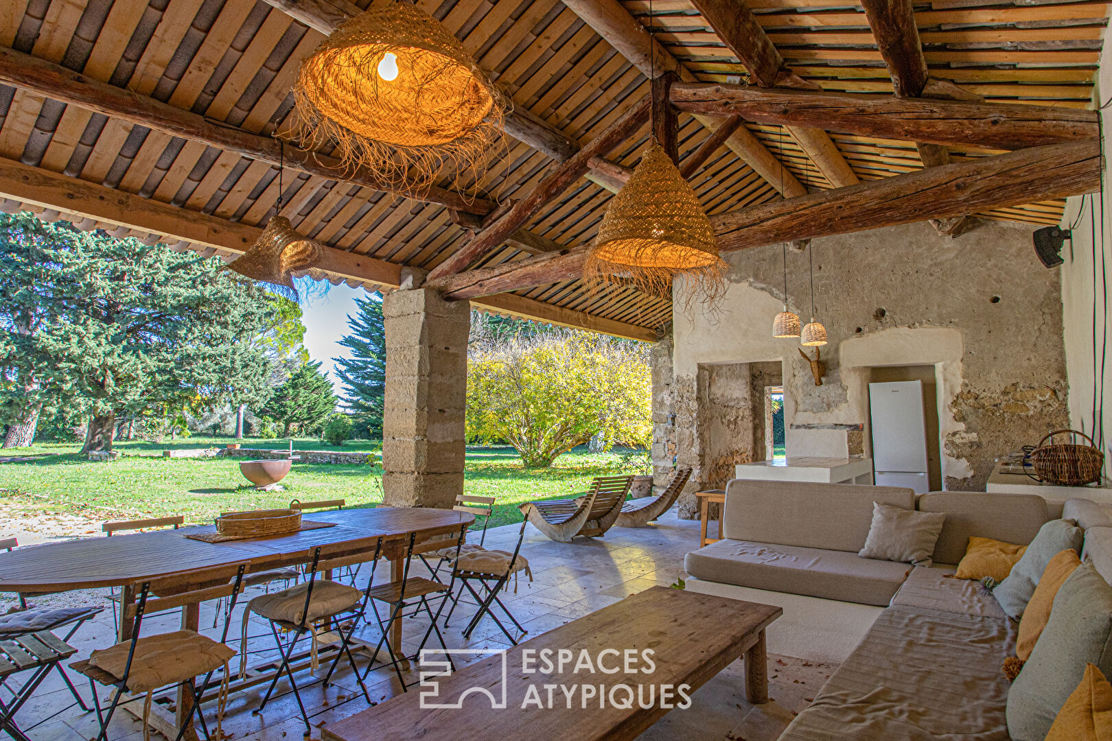 Charme et authenticité pour cette ancienne ferme provençale du XVIIIe siècle