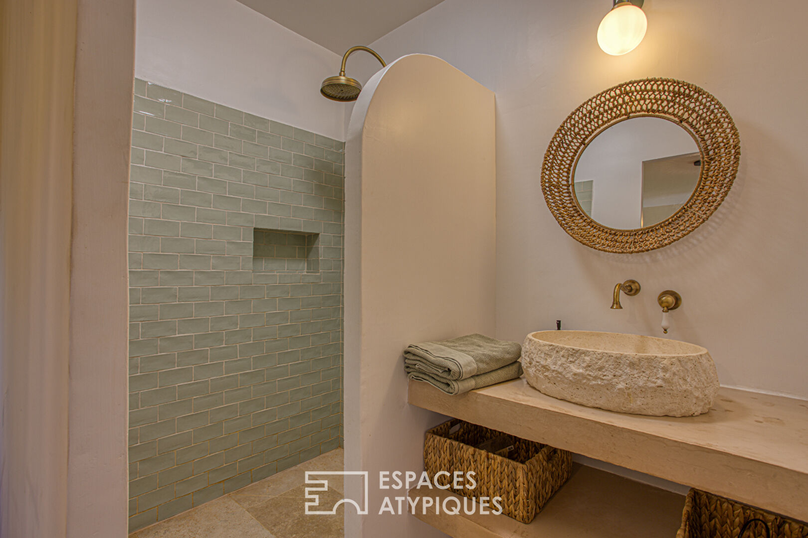 Charme et authenticité pour cette ancienne ferme provençale du XVIIIe siècle