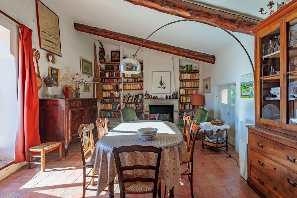 Maison en pierres atypique avec terrasse panoramique au coeur de Bonnieux