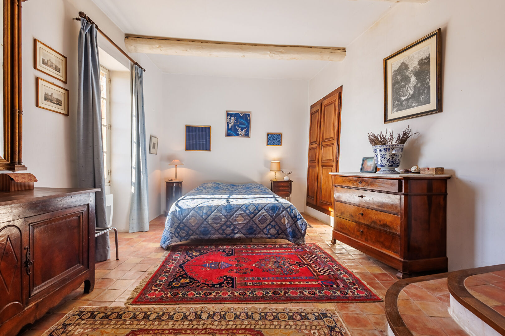 Maison en pierres atypique avec terrasse panoramique au coeur de Bonnieux