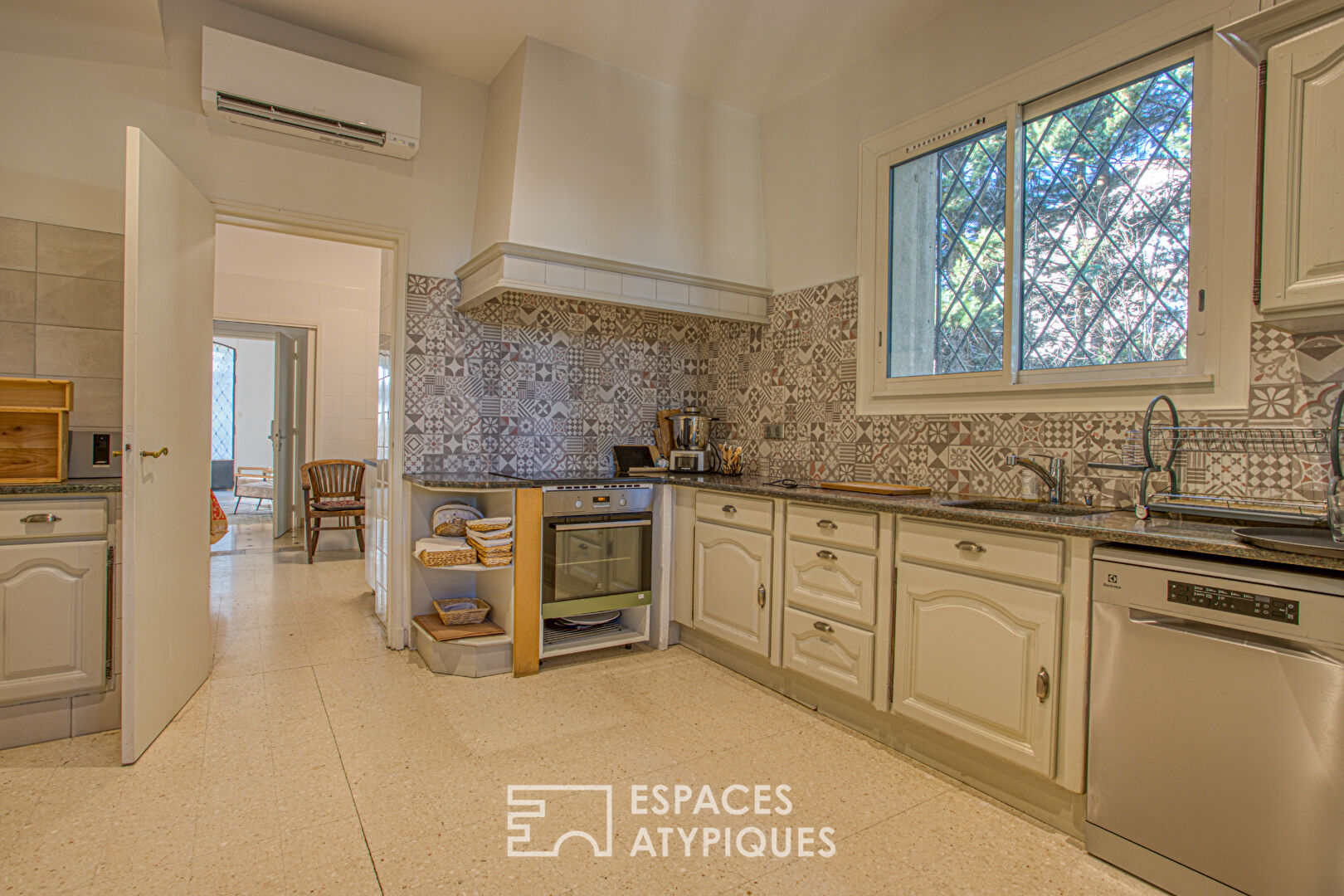 Bastide provençale raffinée entièrement rénovée