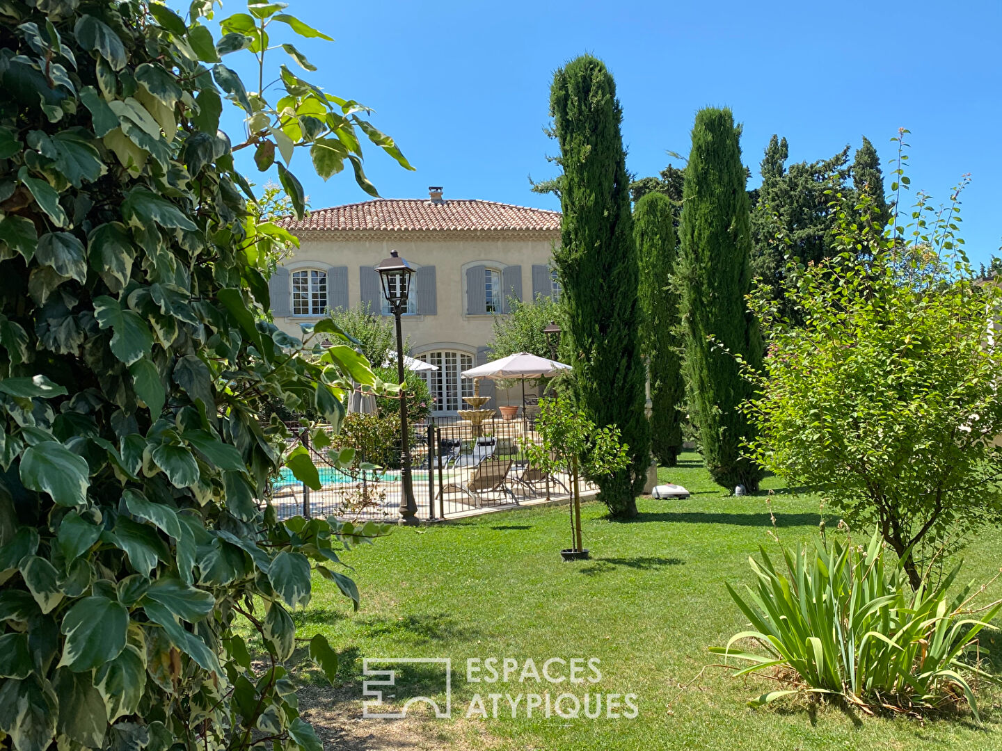 Bastide provençale raffinée entièrement rénovée