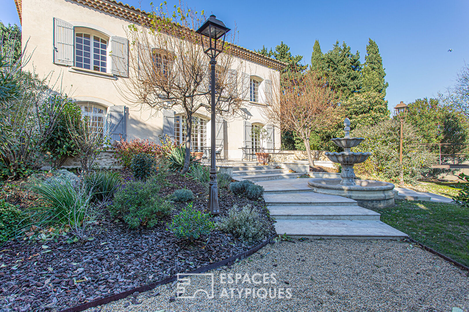 Bastide provençale raffinée entièrement rénovée