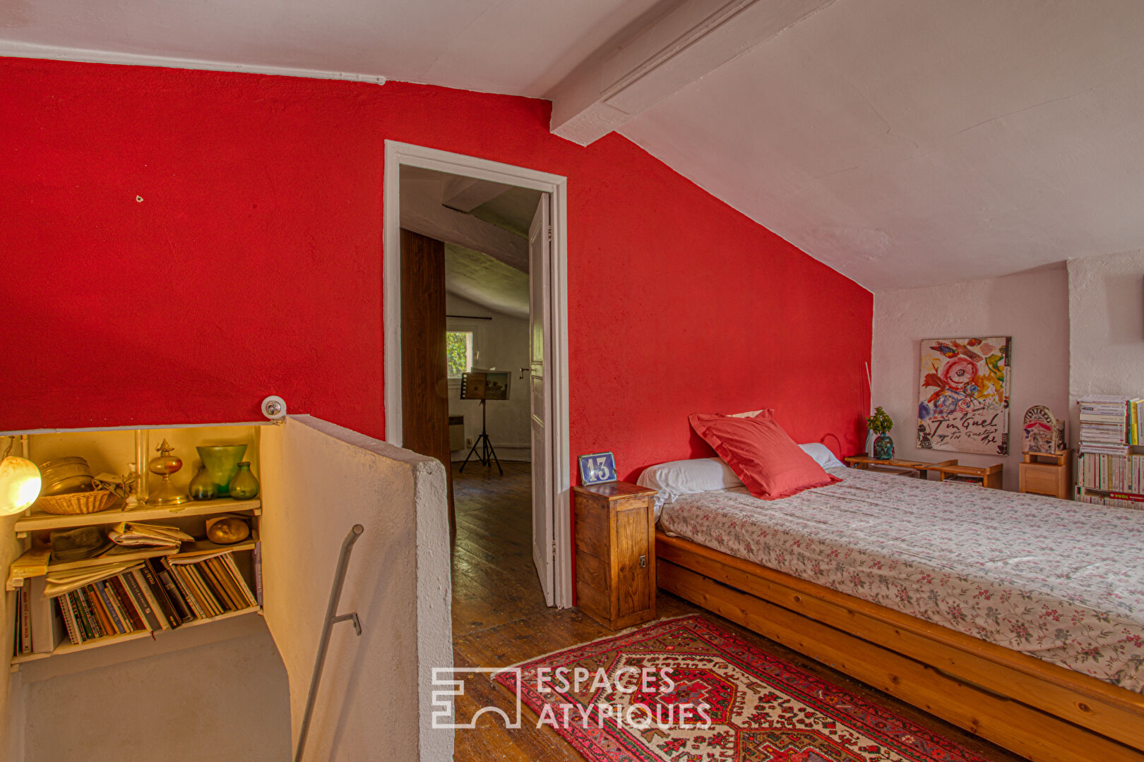 Maison ancienne et son extension contemporaine avec vue.