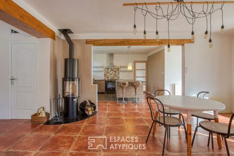 Villa lumineuse avec multiples espaces extérieurs en coeur de village