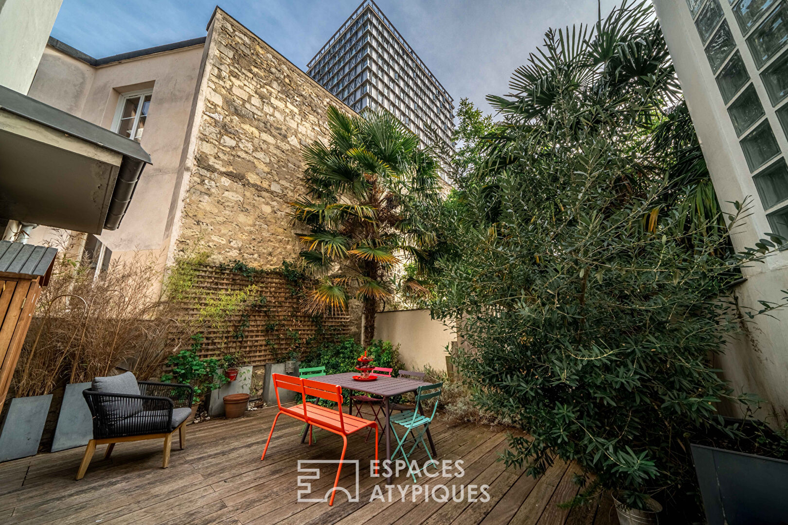Contemporary duplex in the Croulebarbe neighborhood with terraces