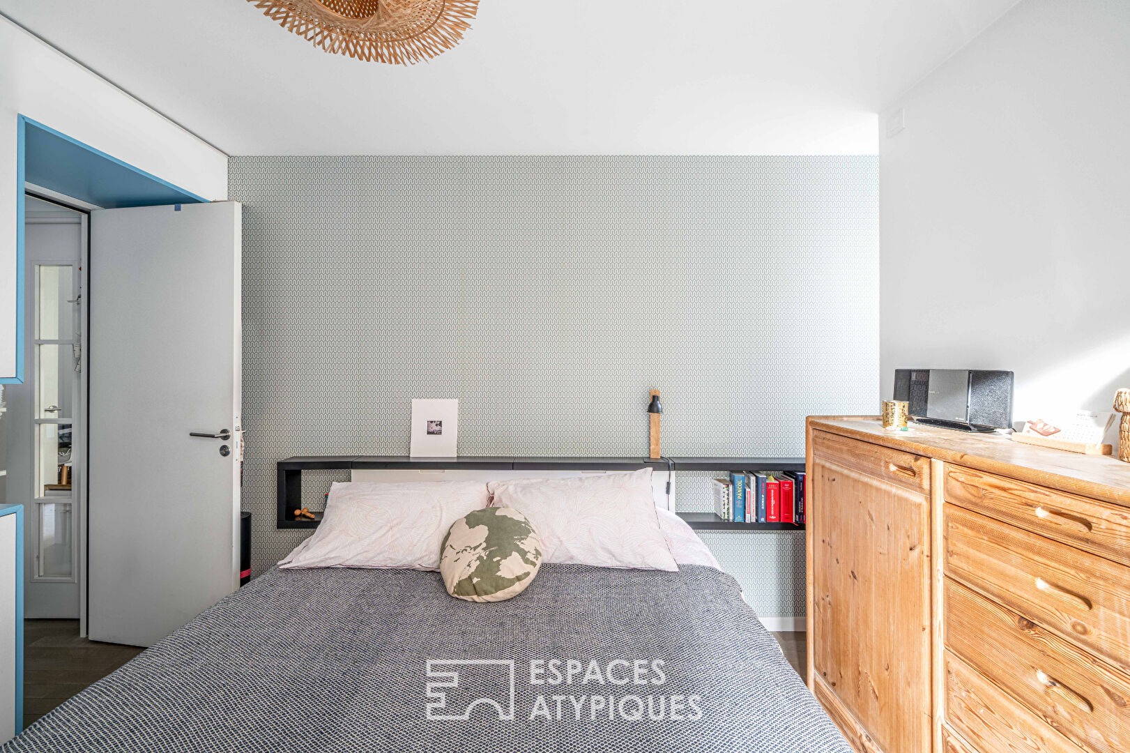 Contemporary duplex in the Croulebarbe neighborhood with terraces