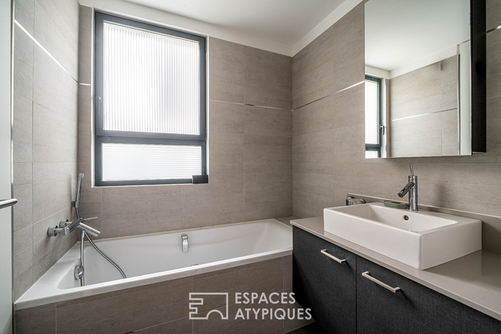 Contemporary duplex in the Croulebarbe neighborhood with terraces
