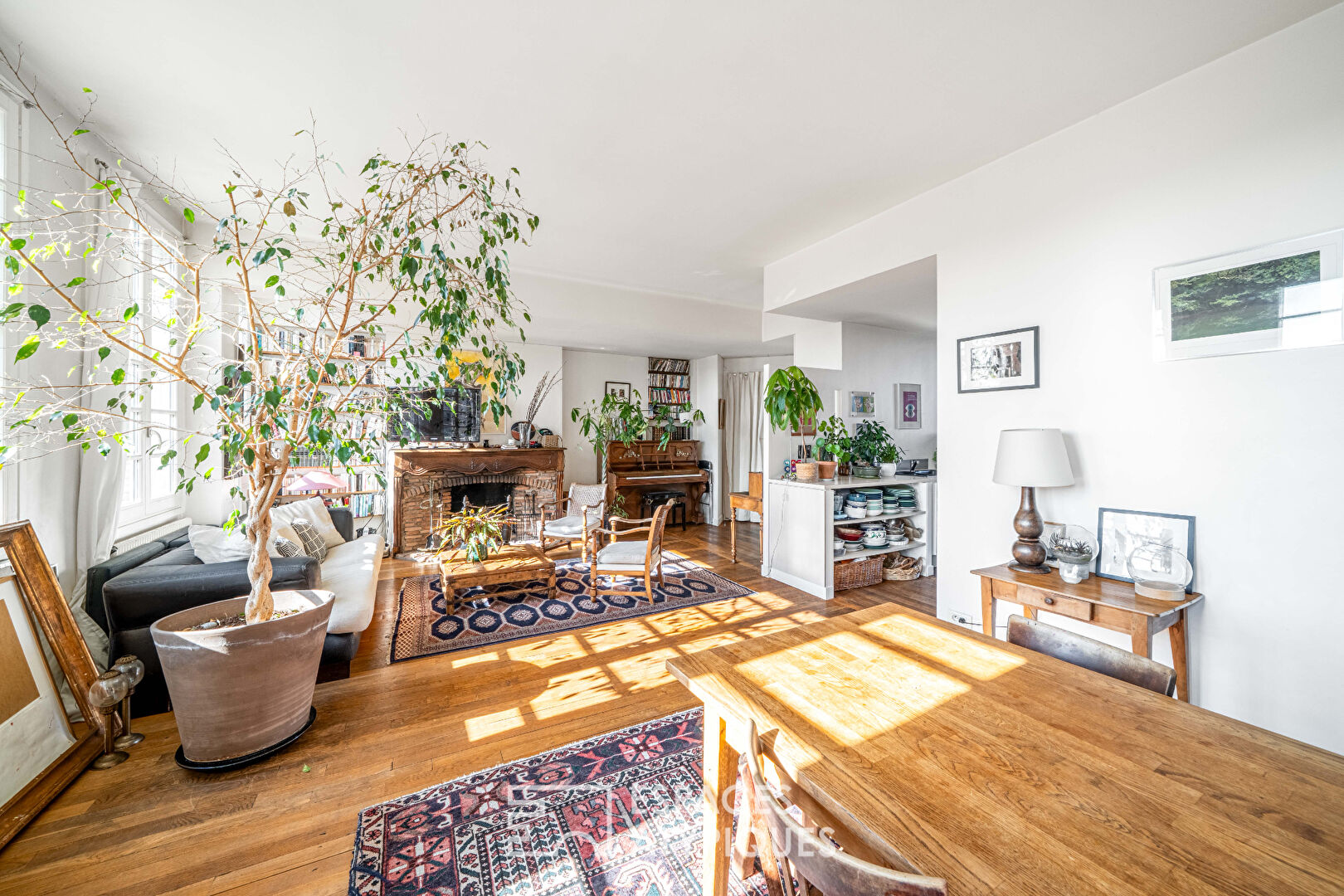 Appartement traversant avec terrasse, proche rue Daguerre