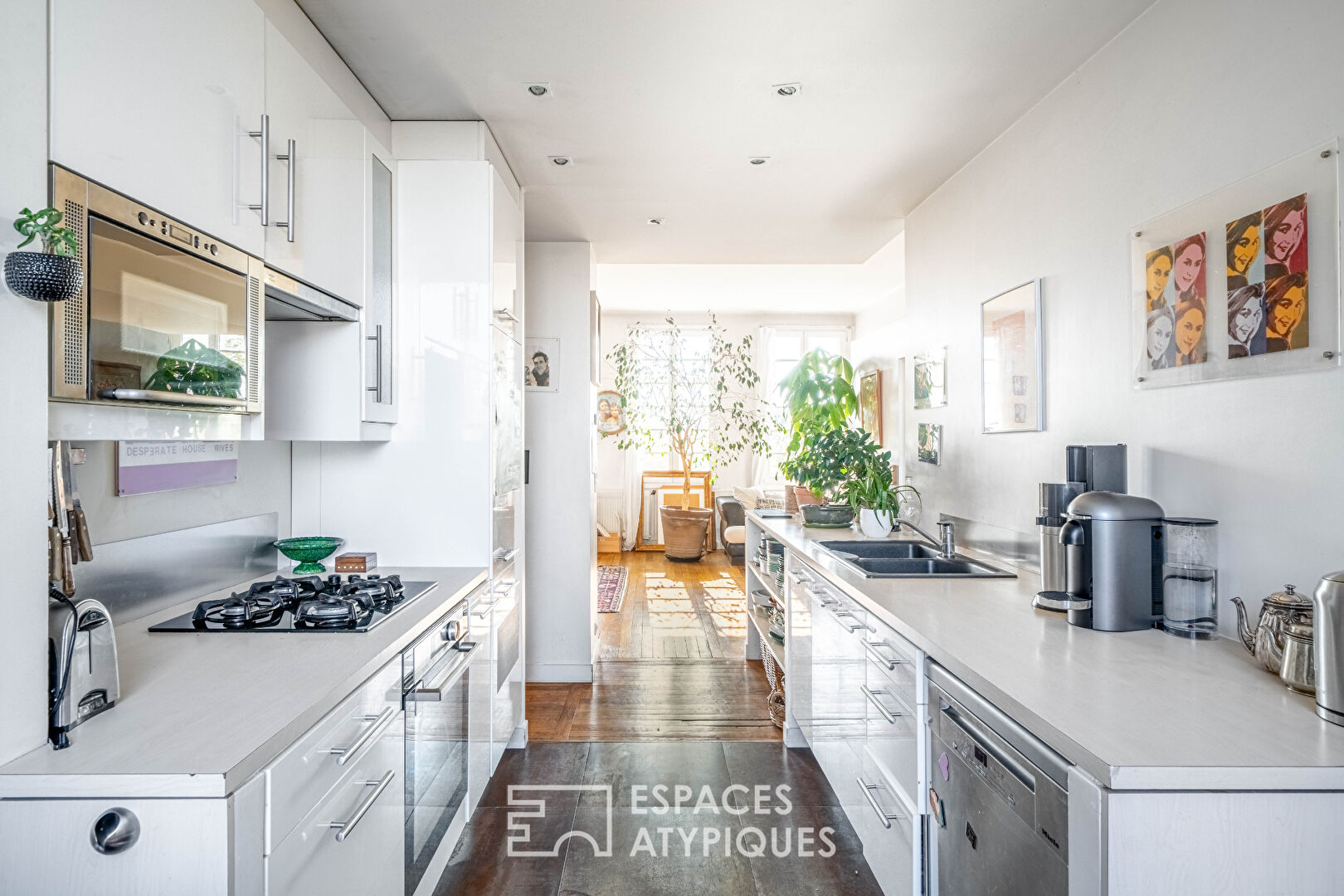 Appartement traversant avec terrasse, proche rue Daguerre