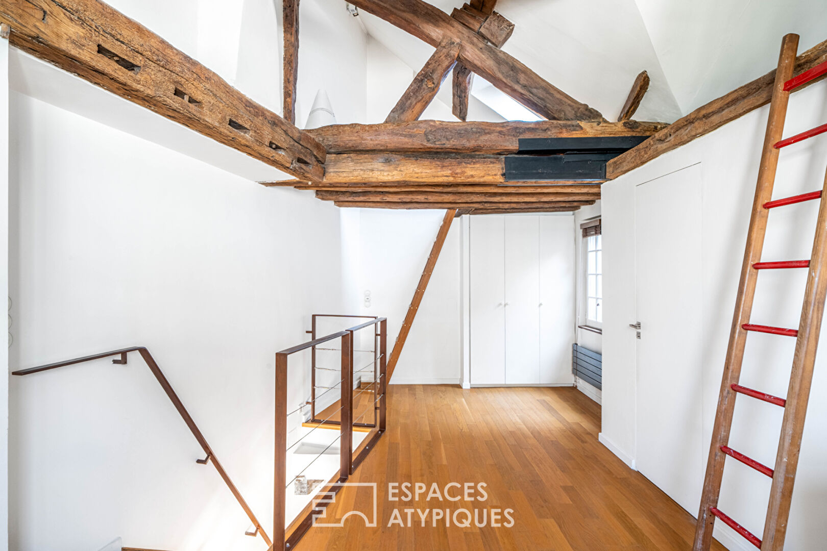 Quartier Latin, near Seine waterfront Top-floor duplex