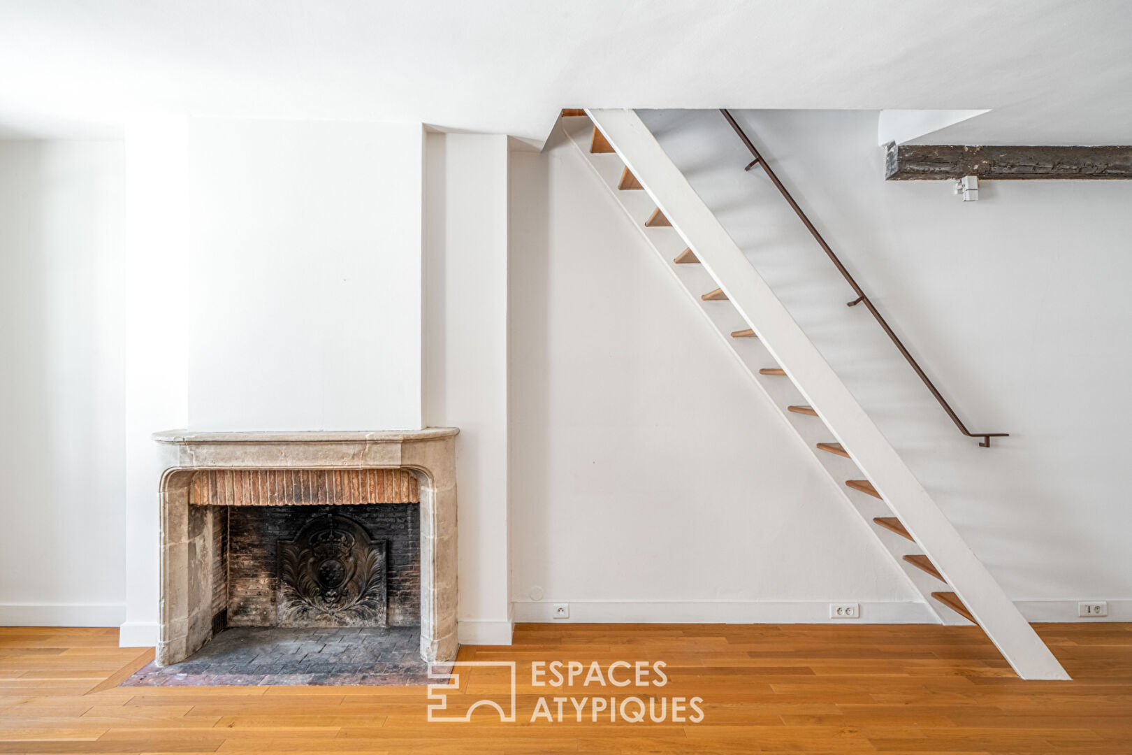 Quartier Latin, near Seine waterfront Top-floor duplex