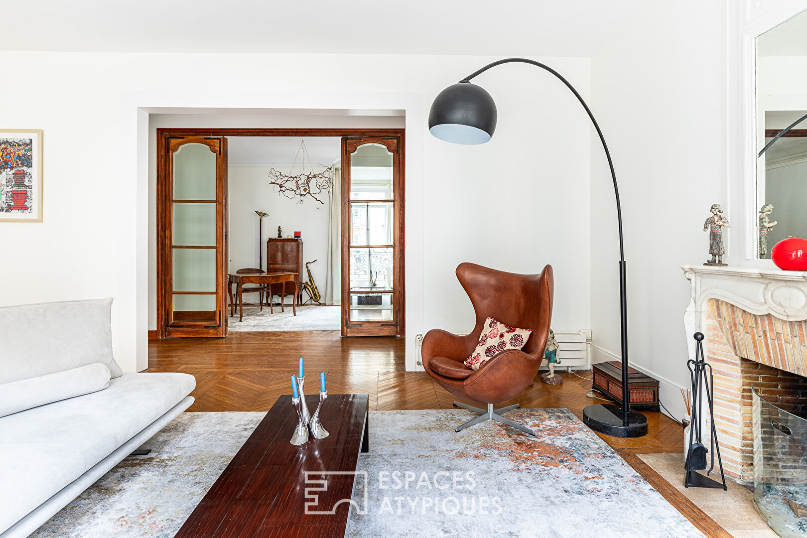 Necker, Breteuil neighborhood Cross-through Haussmann-style apartment with balcony