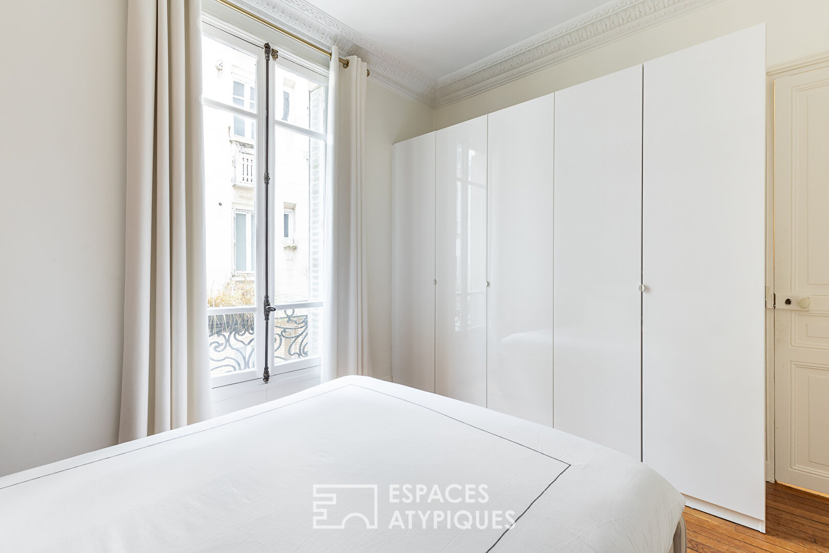 Quartier Necker, Breteuil – Appartement haussmannien traversant avec balcon